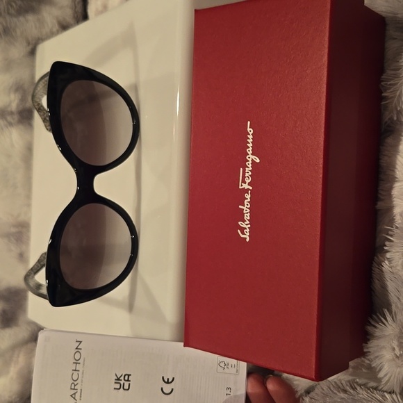 Salvatore Ferragamo Black Cat-Eye Sunglasses Brand New In Case - Picture 5 of 12
